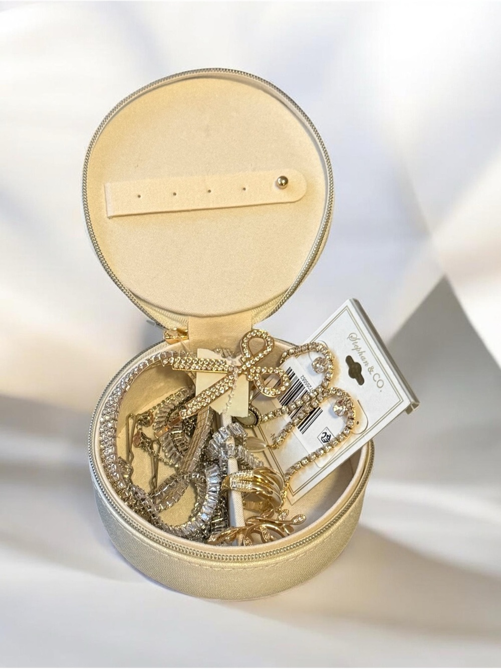 Rhinestone jewelry bundle with case